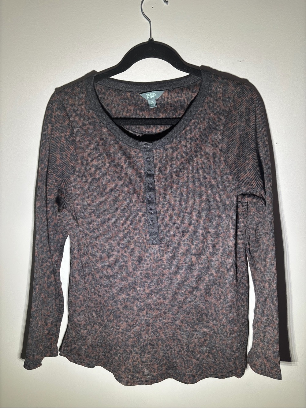 Terra & Sky Charcoal and Rust Long-Sleeve Henley